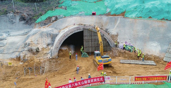 宁夏爆破人员爆破开挖标天山隧道